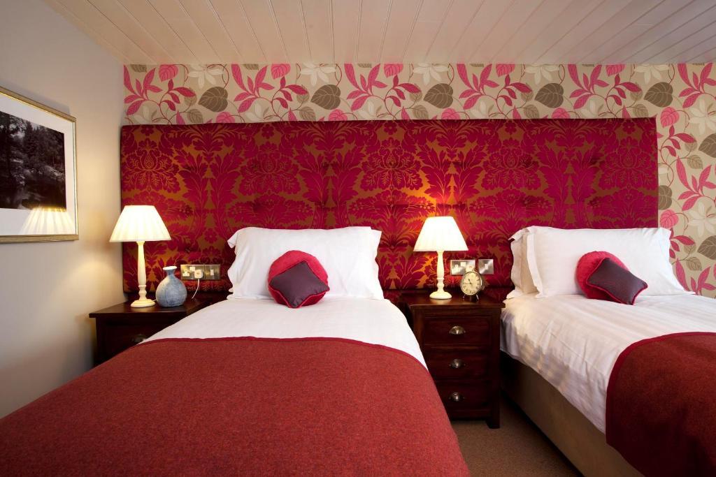 Готель The Three Crowns Чаґфорд Номер фото A bedroom at the hotel