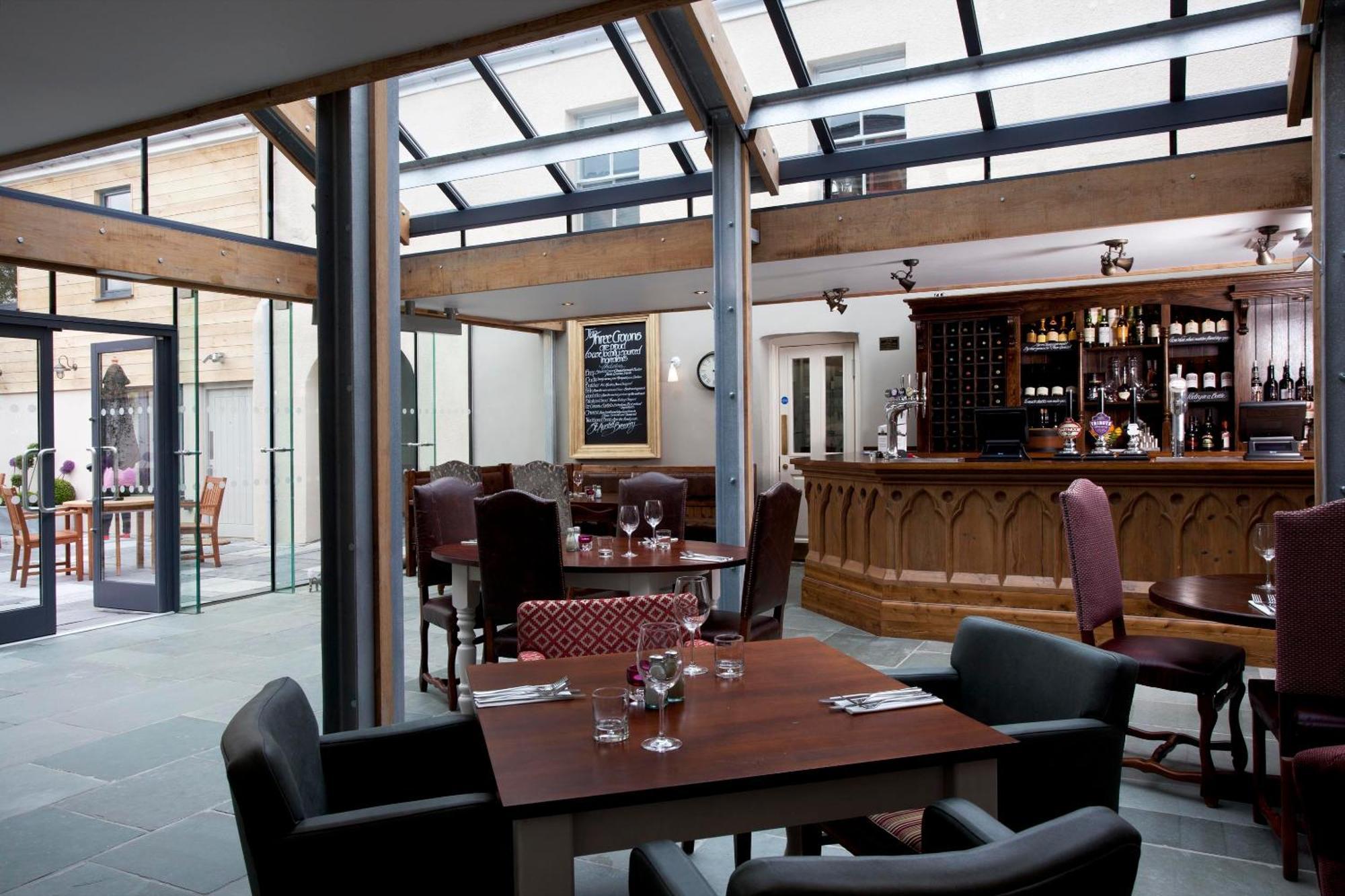 Готель The Three Crowns Чаґфорд Екстер'єр фото The restaurant at The Old parsonage
