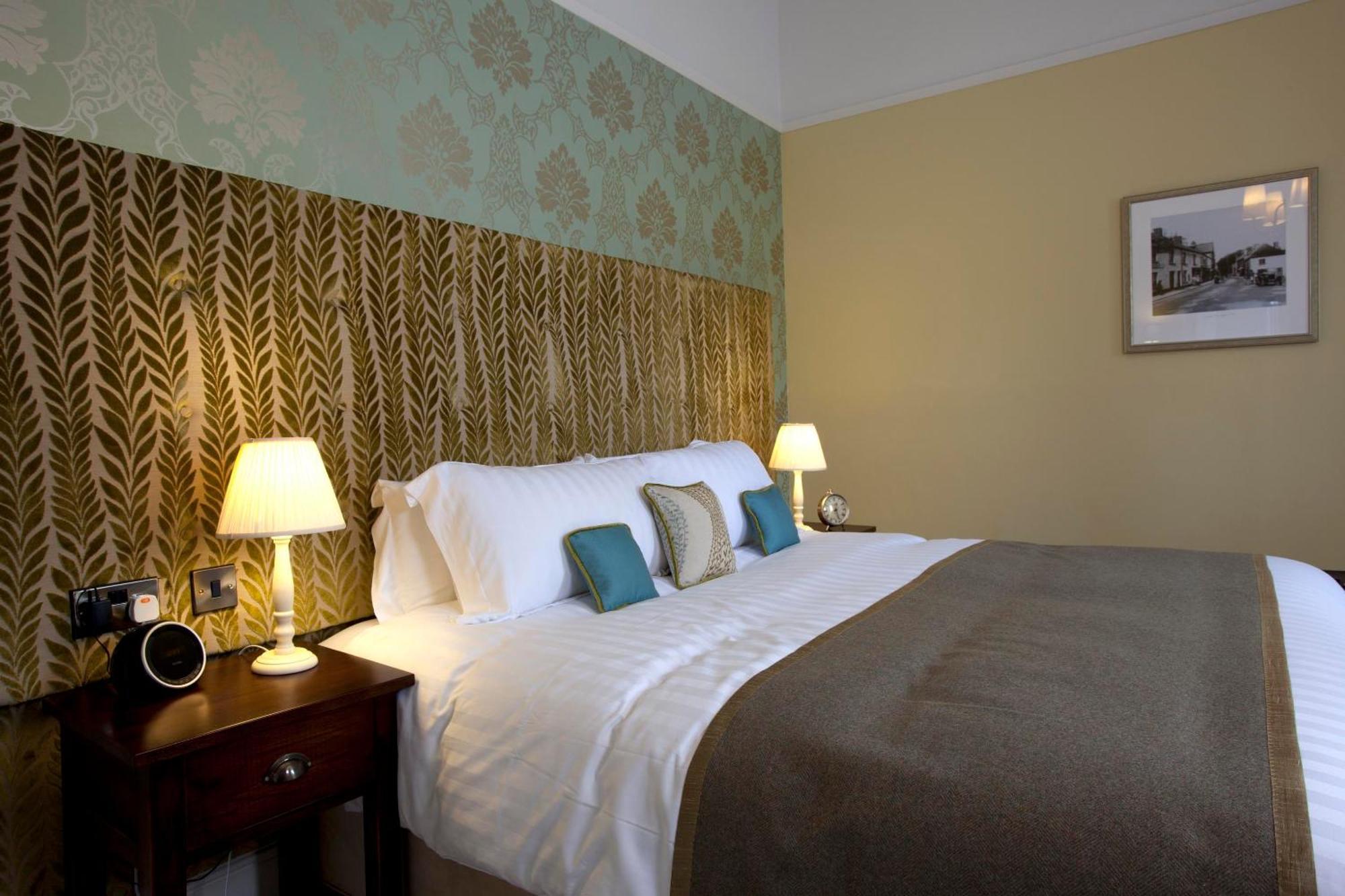 Готель The Three Crowns Чаґфорд Екстер'єр фото A bedroom at the hotel