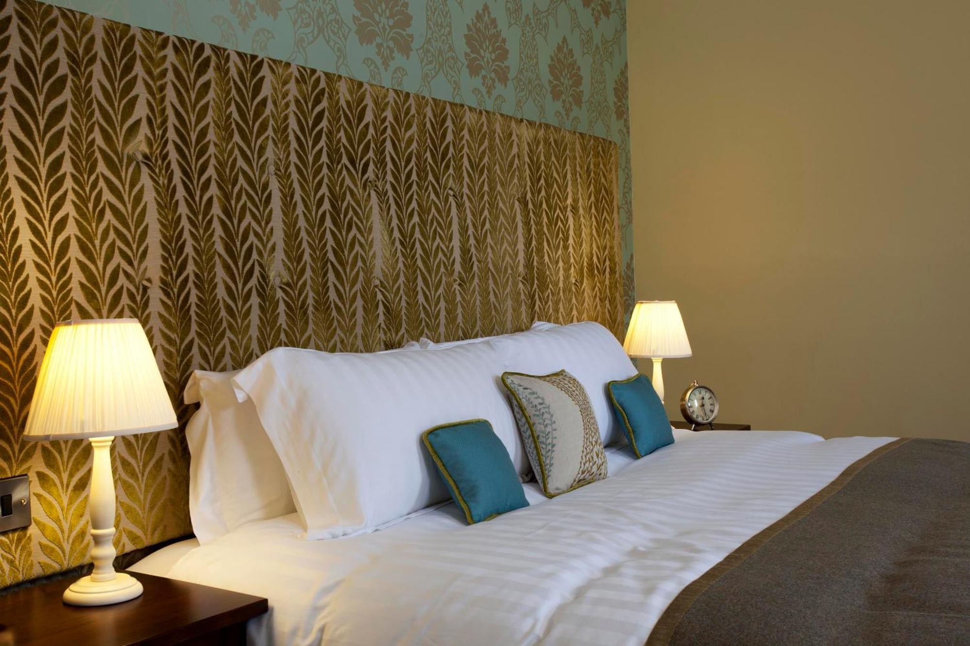 Готель The Three Crowns Чаґфорд Екстер'єр фото A bedroom at the hotel