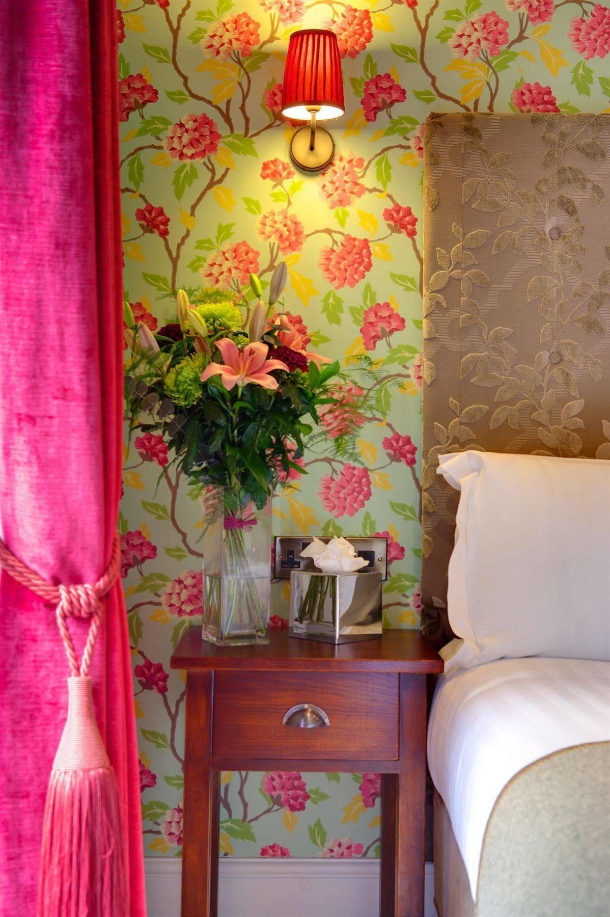 Готель The Three Crowns Чаґфорд Екстер'єр фото A bedroom at the hotel